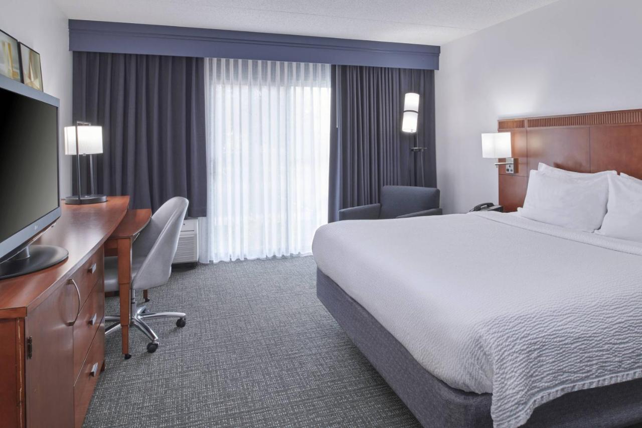 Courtyard By Marriott Detroit Troy Hotel Екстериор снимка