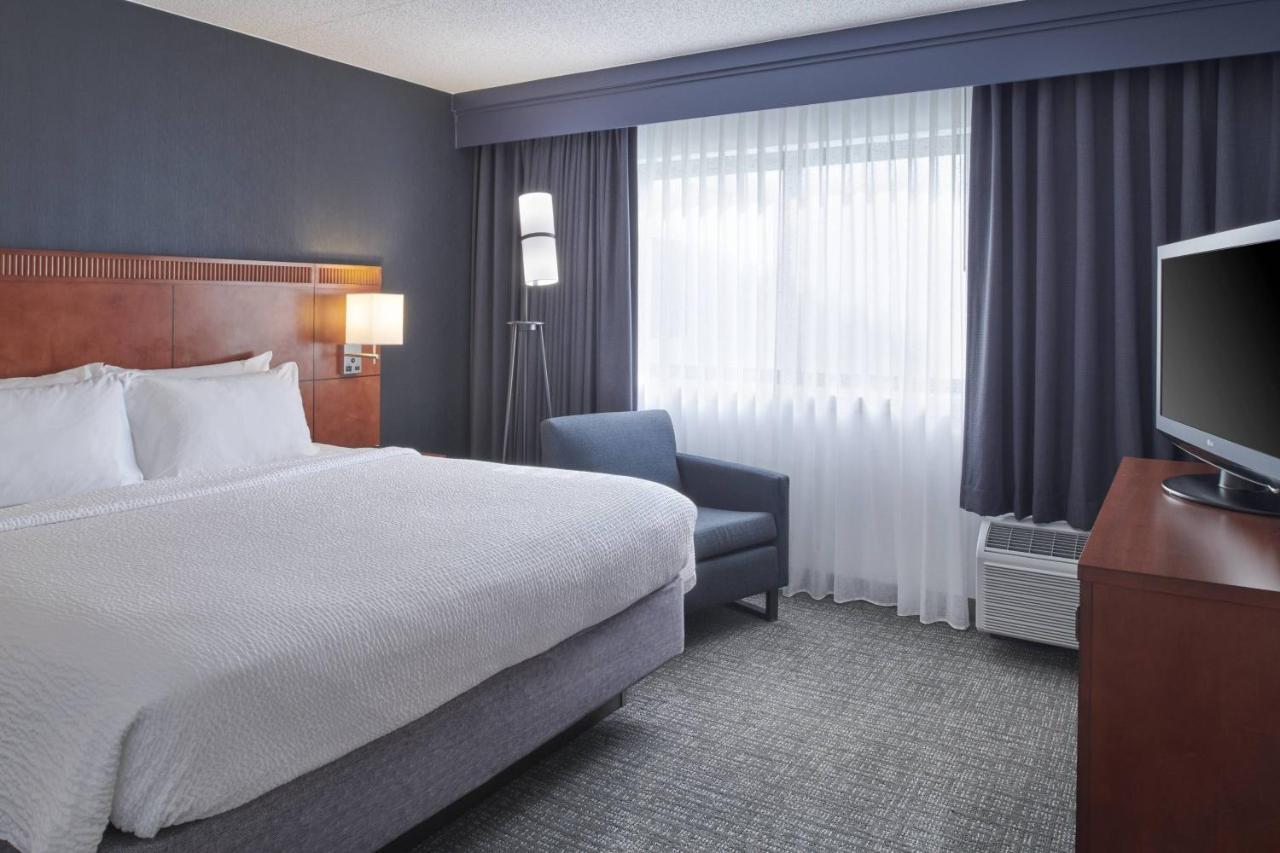 Courtyard By Marriott Detroit Troy Hotel Екстериор снимка