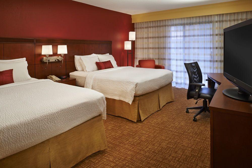 Courtyard By Marriott Detroit Troy Hotel Екстериор снимка