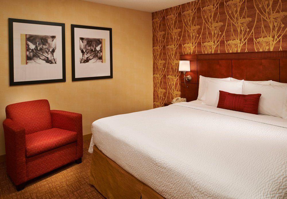 Courtyard By Marriott Detroit Troy Hotel Екстериор снимка